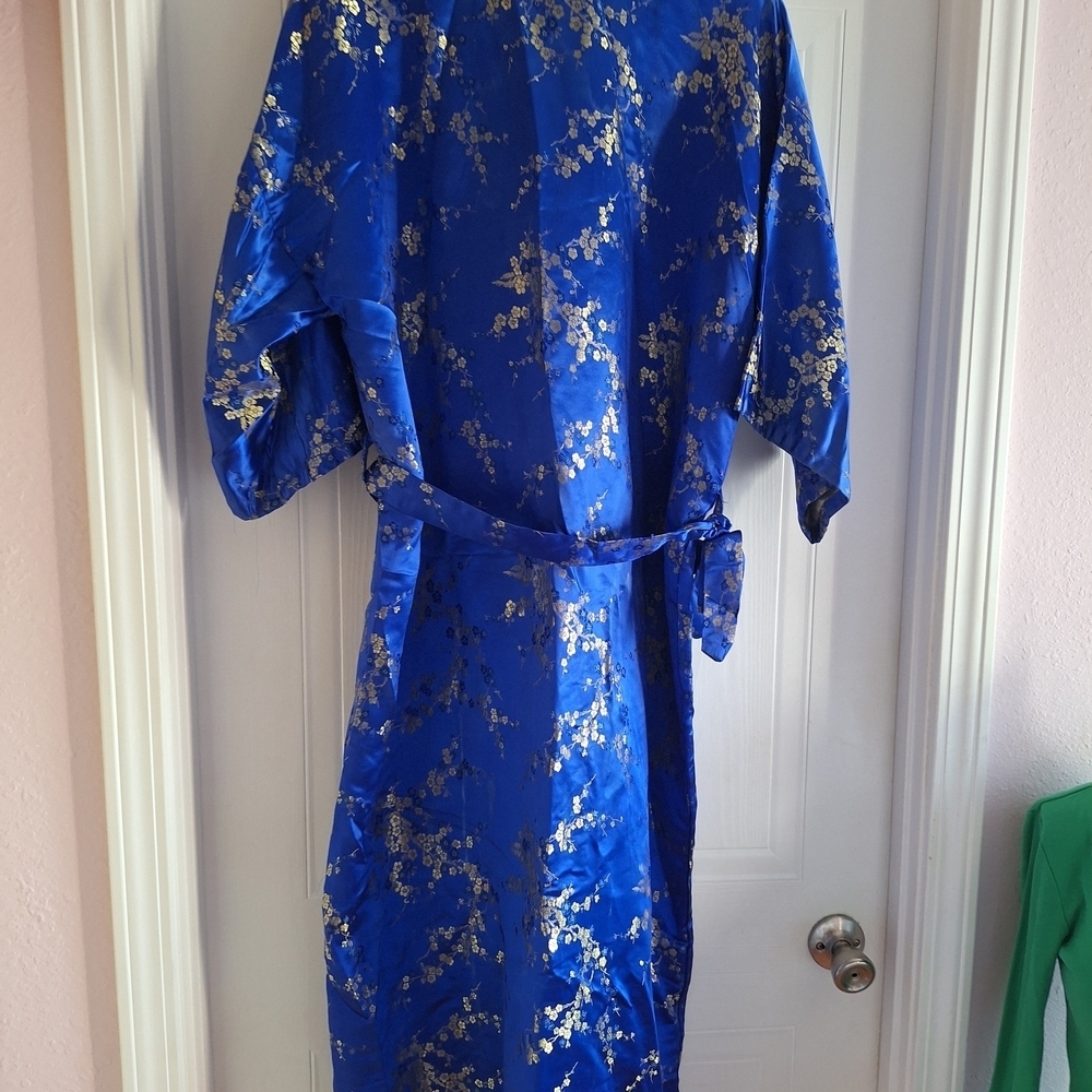 Blue Floral Kimono Robe - Picture 2 of 16